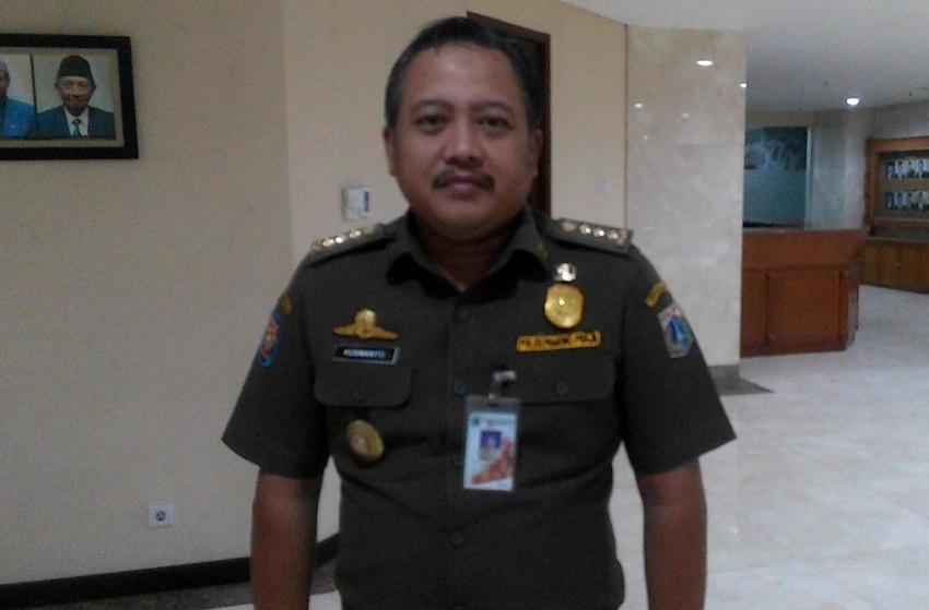 25 Reklame Bodong di Kawasan Kendali Ketat Telah Dibongkar