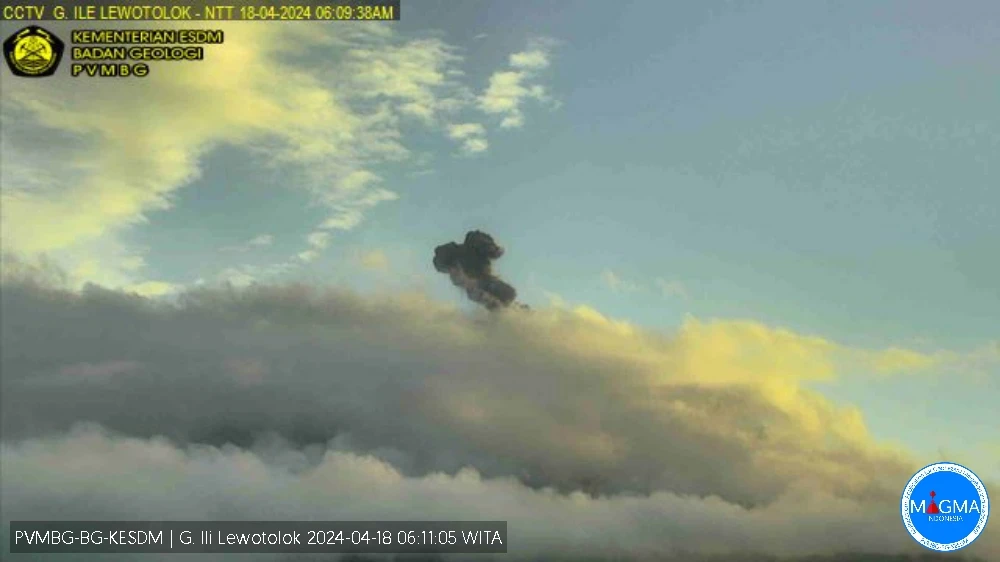 Kamis Pagi Ini 2 Gunung di Indonesia Meletus, Menyusul Letusan Gunung Ruang pada Rabu Malam