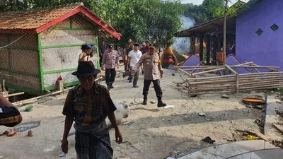 Pimpinan Perkosa 3 Santriwati, Ponpes di Serang Diamuk dan Dibakar Warga