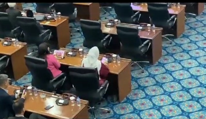 Terlihat Asyik dengan Permainam Saat Rapat Paripurna, Politisi PDIP: Itu Games Candy Crush