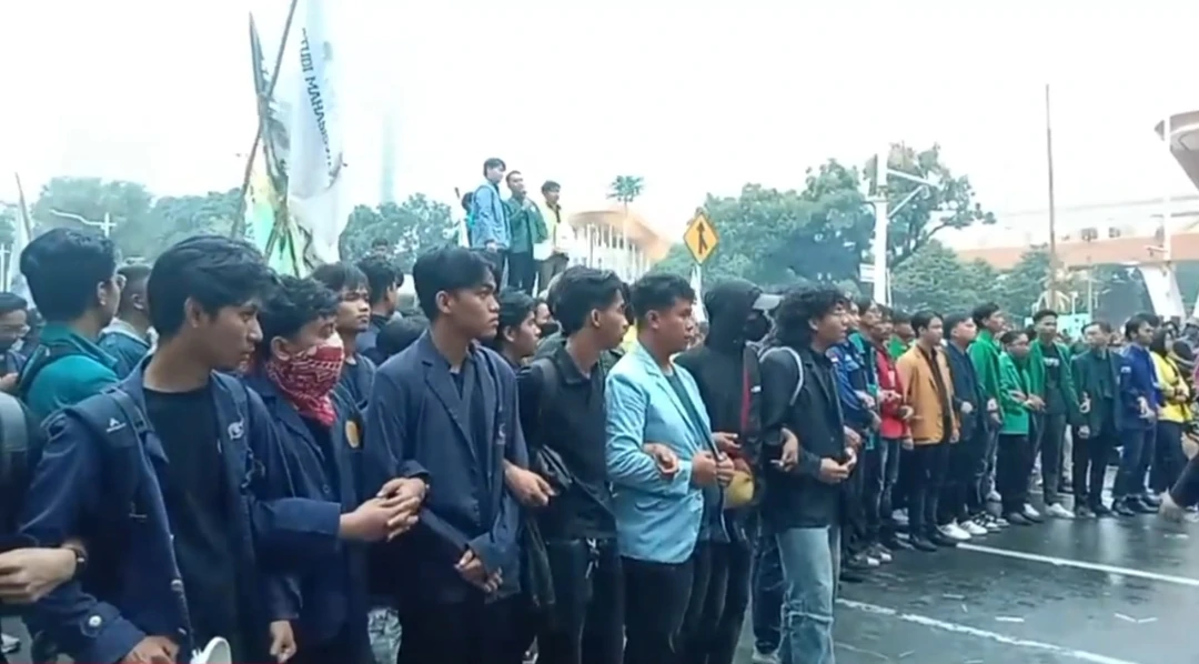 Aliansi BEM SI Aksi Damai di DPR, Usung Tajuk #SelamatkanIndonesia