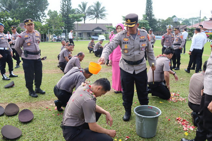 Sebanyak 18 personil Polres Lampung Barat Naik Pangkat Periode 01 Juli 2023