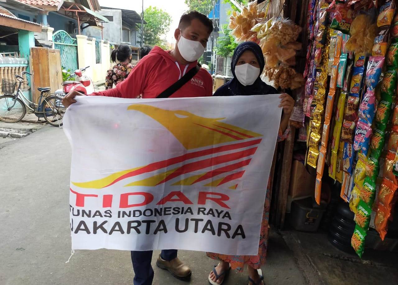Support Gubernur DKI Jakarta PC TIDAR Jakarta Utara bagikan Masker Non Medis Kepada Warga dan Petugas Portal
