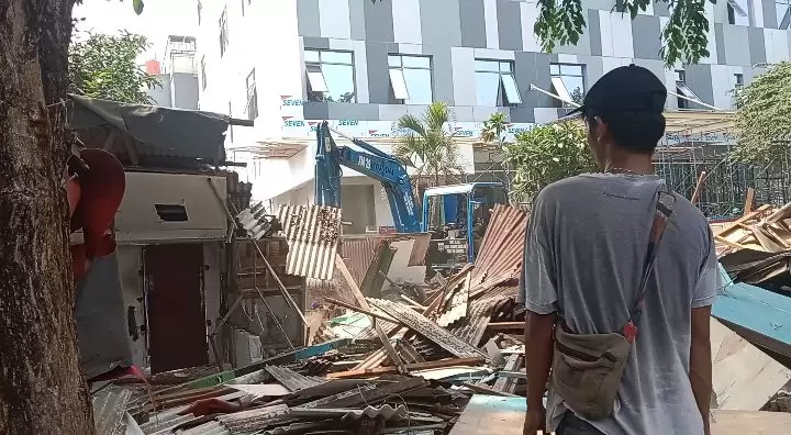Eksis Sejak 1984, Puluhan Kios Pedagang di Petukangan Utara Digusur