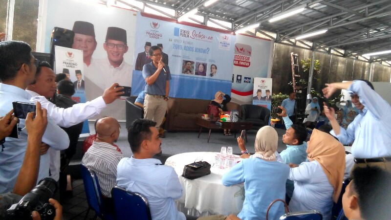 Rocky Gerung: Elektabilitas Jokowi Dikempesi Buzzer yang Nyerang Saya