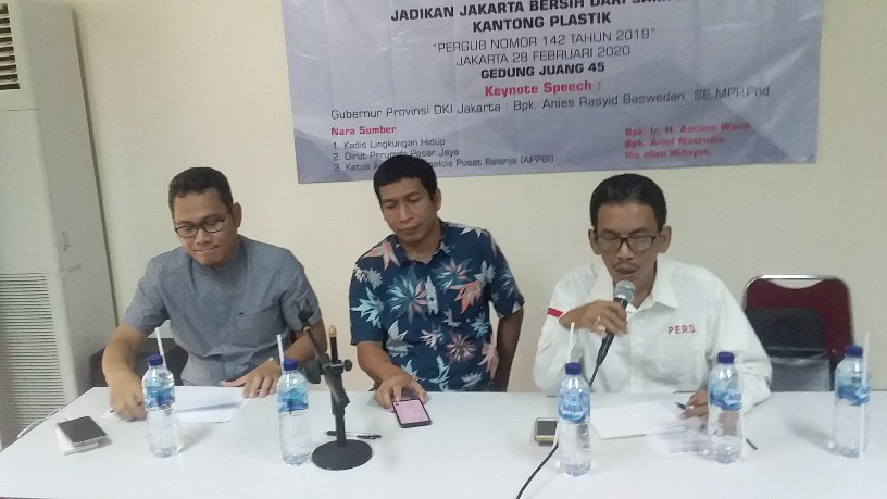 Pergub Larangan Kantong Plastik Berlaku 1 Juli, Pasar Jaya Kebut Sosialisasi ke Pedagang