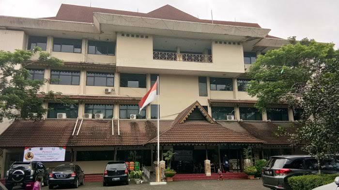 Kantor Kecamatan Mampang Prapatan Tak Layak, Komisi A Dorong Percepatan Relokasi