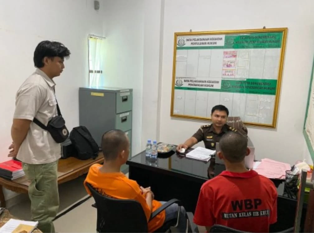 Pelimpahan Tersangka Curhat Yang Menabrak Polisi Dengan Brio Merah