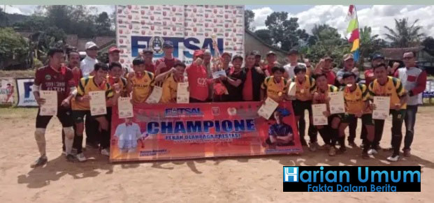 Ketua KONI Lambar ( Hi. Farosil Mabsus ) Nonton Final Lomba Futsal Secara Langsung.