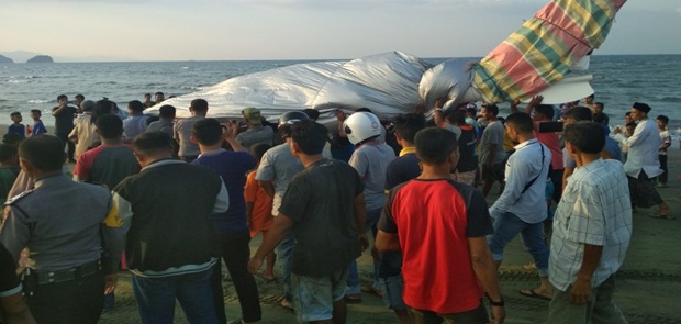 Pesawat Pribadi Gubernur Aceh Mendarat Darurat